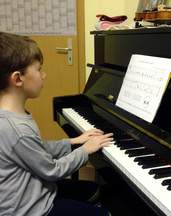 Klavier lernen in der Musikschule Notenland
